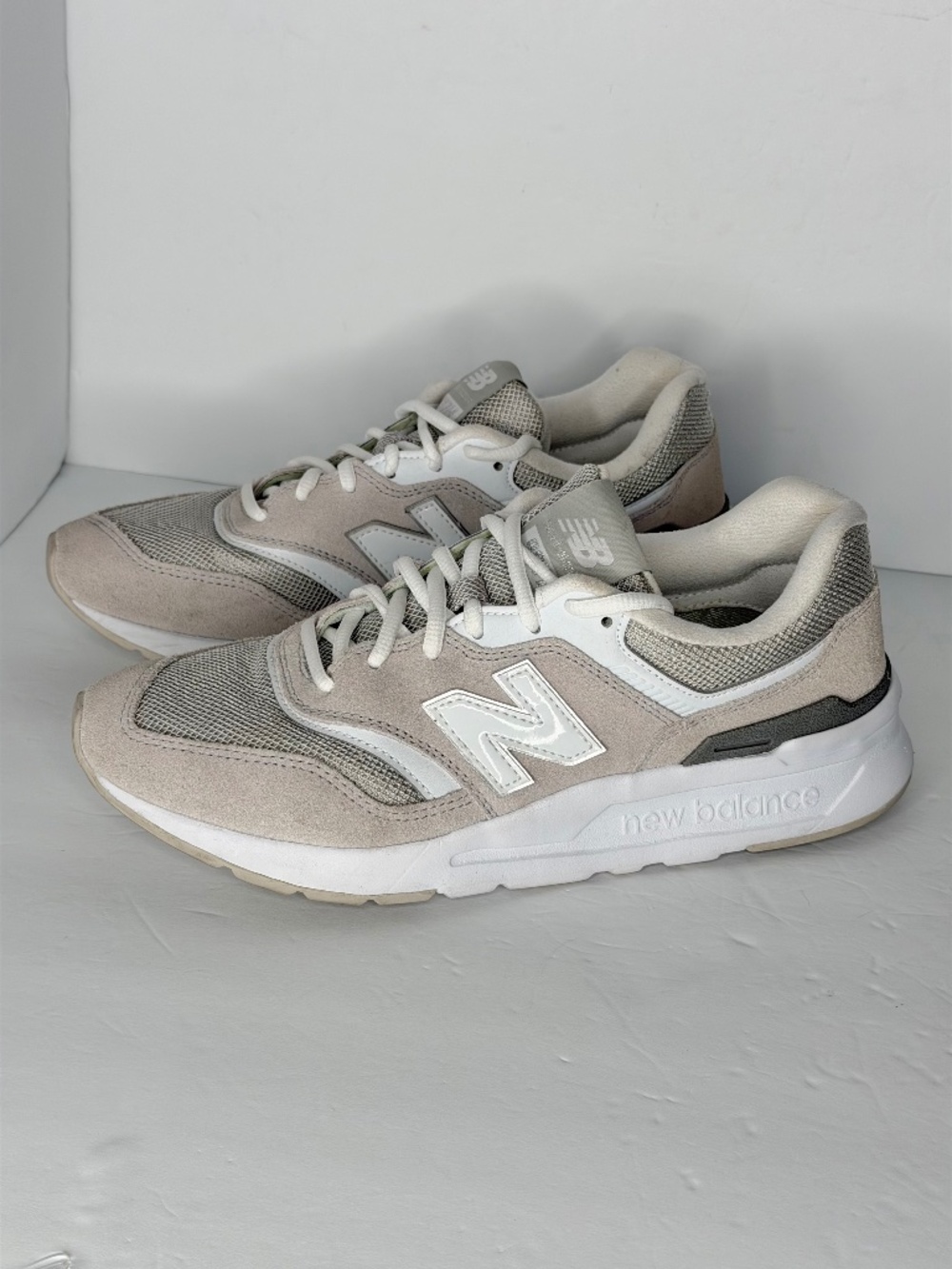 New Balance 997H beige Grey size Women’s US 10 / men’s 8.5
